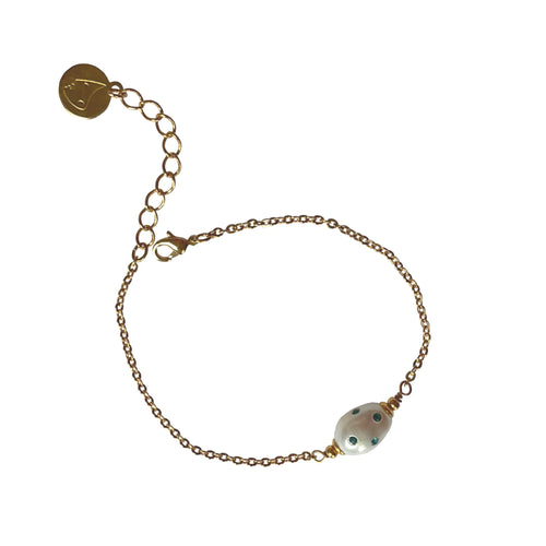 Natural, high quality Freshwater Pearl in Cream White color is inlaid with Bohemian Crystals in Turquoise, finished with 24K Gold plated sparkly link chain. The bracelet measures 7