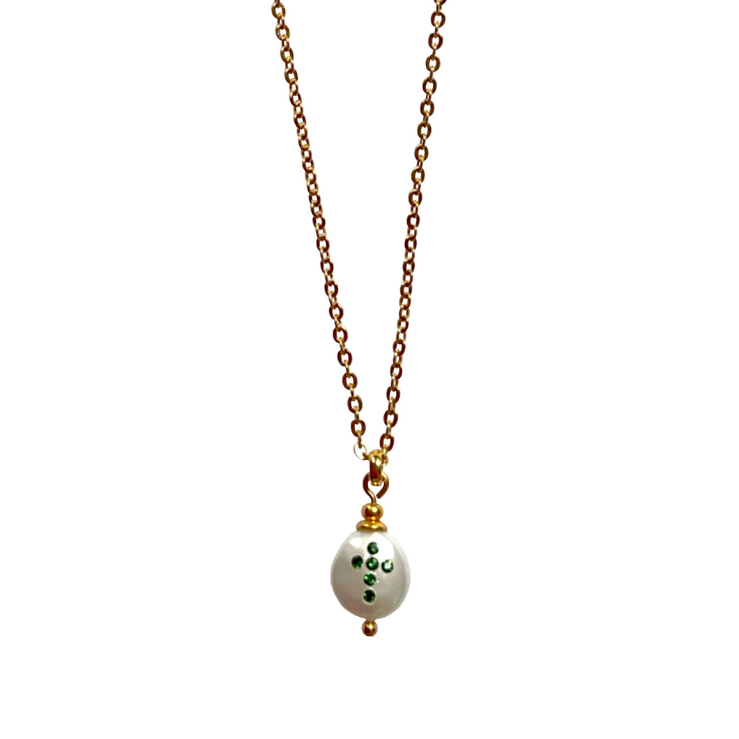 Natural, high quality Freshwater Coin Pearl pendant in Cream White color is inlaid with Bohemian Crystals in Emerald color, suspended from 24K Gold plated sparkly link chain, measuring 18