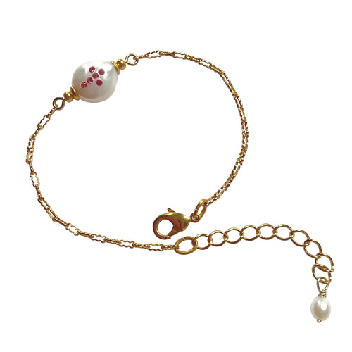 Natural, high quality Freshwater Pearl in Cream White color is inlaid with Bohemian Crystals in Pink, finished with 24K Gold plated corrugated link chain. The bracelet measures 6.5